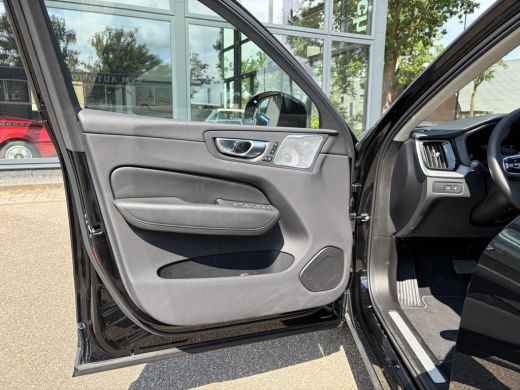 Volvo  XC60 2.0 T8 Plug-in hybrid AWD Ultra Dark T8 12 MND. BOVAG GARANTIE | HEAD UP | PANORAMA DAK | ACHTERU... ActivLease financial lease
