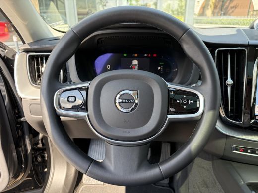 Volvo  XC60 2.0 T8 Plug-in hybrid AWD Ultra Dark T8 12 MND. BOVAG GARANTIE | HEAD UP | PANORAMA DAK | ACHTERU... ActivLease financial lease