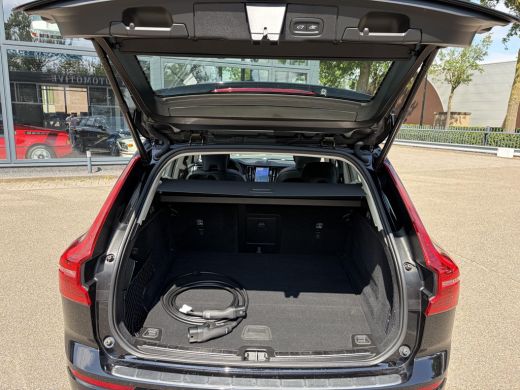Volvo  XC60 2.0 T8 Plug-in hybrid AWD Ultra Dark T8 12 MND. BOVAG GARANTIE | HEAD UP | PANORAMA DAK | ACHTERU... ActivLease financial lease