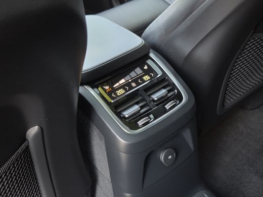 Volvo  XC90 2.0 T8 Recharge AWD Ultimate Dark | Trekhaak | Luchtvering | Bowers&Wilkins | HUD | 360 Cam | Pano ActivLease financial lease