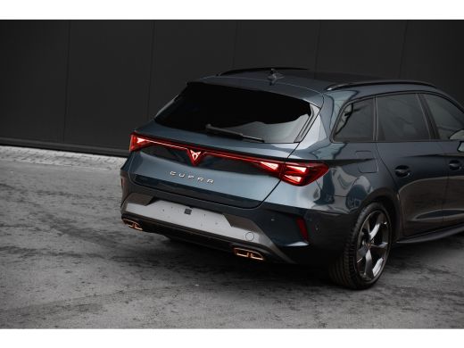CUPRA Leon Sportstourer 1.5 TSI 204 PK e-Hybrid Business | Achteruitrijcamera | Panoramadak | Adaptive cruise control | k... ActivLease financial lease
