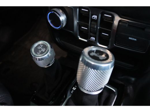 Jeep Wrangler Unlimited 4xe 380 Sahara BRUTE ''OP AFSPRAAK'' | NL-Auto | BRASS | Skyone | Adaptieve Demping | A... ActivLease financial lease