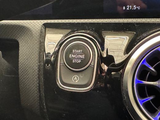 Mercedes-Benz A-Klasse 180 Luxury Line Panorama Dak | Alcantara Bekleding | LED | Widescreen | Camera | Navigatie | Park... ActivLease financial lease