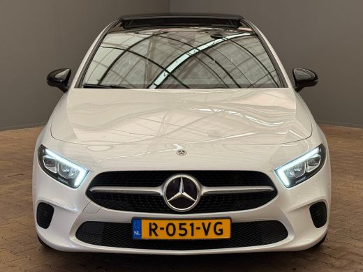 Mercedes-Benz A-Klasse 180 Luxury Line Panorama Dak | Alcantara Bekleding | LED | Widescreen | Camera | Navigatie | Park... ActivLease financial lease
