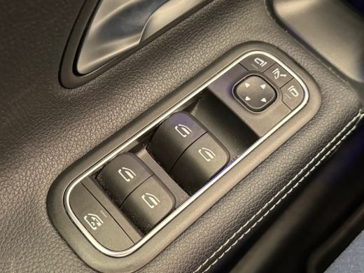 Mercedes-Benz A-Klasse 180 Luxury Line Panorama Dak | Alcantara Bekleding | LED | Widescreen | Camera | Navigatie | Park... ActivLease financial lease
