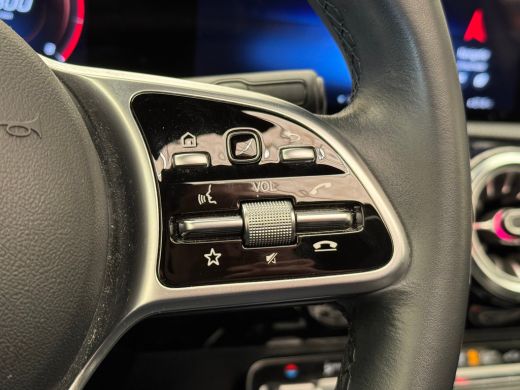 Mercedes-Benz A-Klasse 180 Luxury Line Panorama Dak | Alcantara Bekleding | LED | Widescreen | Camera | Navigatie | Park... ActivLease financial lease