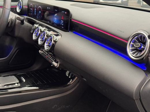 Mercedes-Benz A-Klasse 180 Luxury Line Panorama Dak | Alcantara Bekleding | LED | Widescreen | Camera | Navigatie | Park... ActivLease financial lease