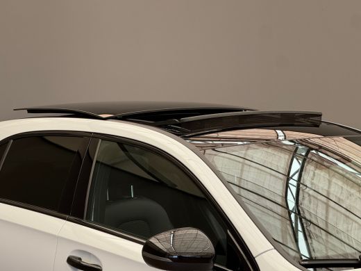Mercedes-Benz A-Klasse 180 Luxury Line Panorama Dak | Alcantara Bekleding | LED | Widescreen | Camera | Navigatie | Park... ActivLease financial lease