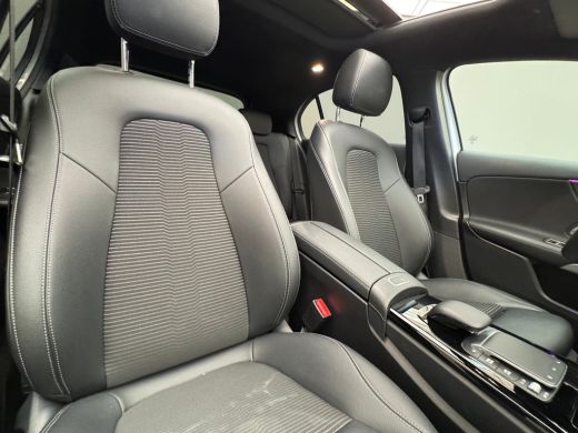 Mercedes-Benz A-Klasse 180 Luxury Line Panorama Dak | Alcantara Bekleding | LED | Widescreen | Camera | Navigatie | Park... ActivLease financial lease