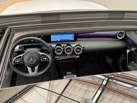 Mercedes-Benz A-Klasse 180 Luxury Line Panorama Dak | Alcantara Bekleding | LED | Widescreen | Camera | Navigatie | Park... ActivLease financial lease