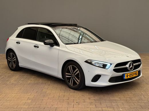 Mercedes-Benz A-Klasse 180 Luxury Line Panorama Dak | Alcantara Bekleding | LED | Widescreen | Camera | Navigatie | Park... ActivLease financial lease