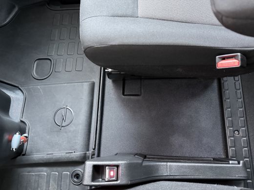 Opel Vivaro 2.0 Diesel 180pk Automaat L3 DC | Bumpers in carrosseriekleur | Cruise control | LED dagrijverlic... ActivLease financial lease