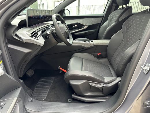 Peugeot 3008 1.2 Hybrid 136 Allure | Adapt. Cruise | Navigatie | Camera | Climate Control | Achterbank in dele... ActivLease financial lease