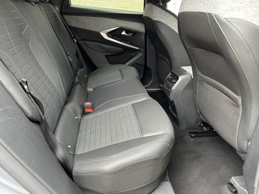 Peugeot 3008 1.2 Hybrid 136 Allure | Adapt. Cruise | Navigatie | Camera | Climate Control | Achterbank in dele... ActivLease financial lease