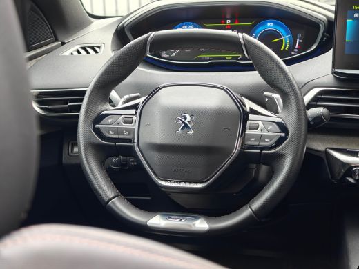 Peugeot 3008 1.6 HYbrid4 300 GT | Navigatie | Panoramadak | Camera | Adapt. Cruise | Achterbank in delen neerk... ActivLease financial lease