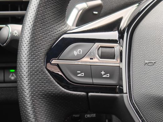 Peugeot 3008 1.6 HYbrid4 300 GT | Navigatie | Panoramadak | Camera | Adapt. Cruise | Achterbank in delen neerk... ActivLease financial lease