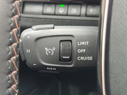 Peugeot 3008 1.6 HYbrid4 300 GT | Navigatie | Panoramadak | Camera | Adapt. Cruise | Achterbank in delen neerk... ActivLease financial lease