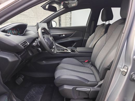 Peugeot 3008 1.6 plug-in Hybrid 195 Allure | Navigatie | Adapt. Cruise | Climate Control | Camera | 19'' L.M. ... ActivLease financial lease