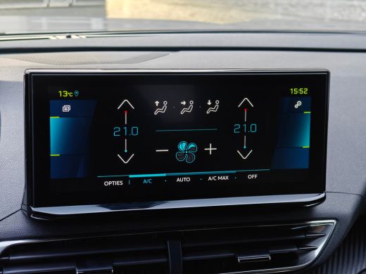 Peugeot 3008 1.6 plug-in Hybrid 195 Allure | Navigatie | Adapt. Cruise | Climate Control | Camera | 19'' L.M. ... ActivLease financial lease