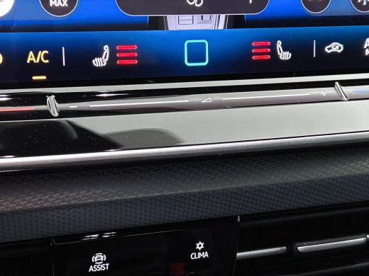 Volkswagen Golf 1.5 eTSI Black Line CAMERA | IQ Light + Grill | VIRTUAL ActivLease financial lease