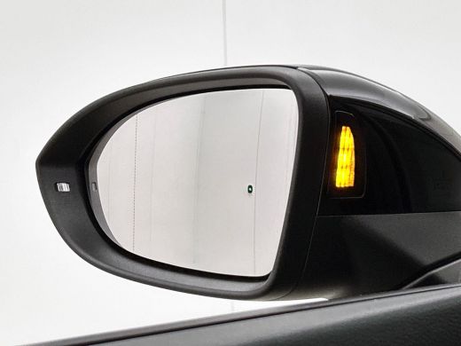 Volkswagen Golf 1.5 eTSI Black Line CAMERA | IQ Light + Grill | VIRTUAL ActivLease financial lease