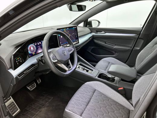 Volkswagen Golf 1.5 eTSI Black Line CAMERA | IQ Light + Grill | VIRTUAL ActivLease financial lease