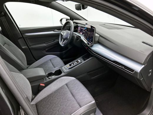 Volkswagen Golf 1.5 eTSI Black Line CAMERA | IQ Light + Grill | VIRTUAL ActivLease financial lease