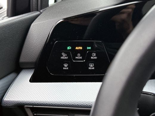 Volkswagen Golf 1.5 eTSI Black Line CAMERA | IQ Light + Grill | VIRTUAL ActivLease financial lease