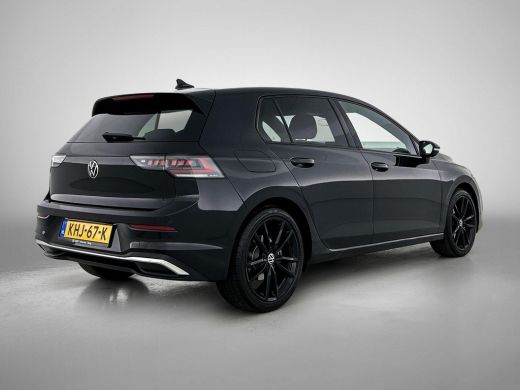 Volkswagen Golf 1.5 eTSI Black Line CAMERA | IQ Light + Grill | VIRTUAL ActivLease financial lease