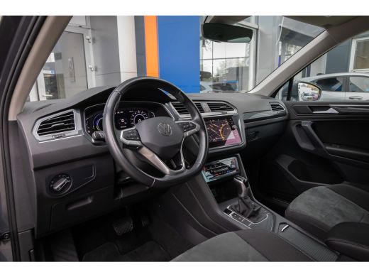 Volkswagen Tiguan 1.4 TSI eHybrid Elegance PHEV | IQ.Light | Stoel+stuur verwarming | Adap cruise | Navi | Apple Ca... ActivLease financial lease