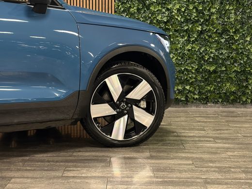 Volvo  C40 Recharge Extended Range Plus 82 kWh | Trekhaak | All Season banden | Adaptieve Cruise Control | S... ActivLease financial lease