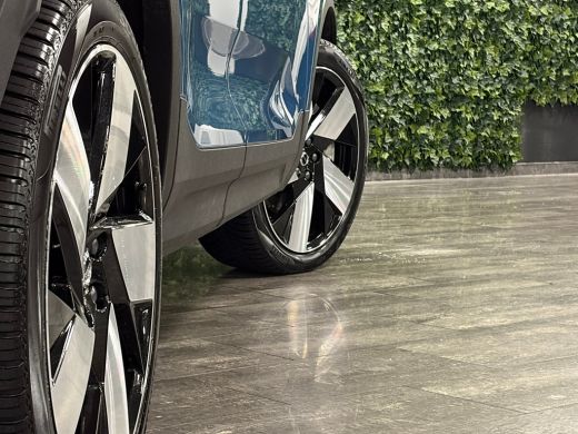Volvo  C40 Recharge Extended Range Plus 82 kWh | Trekhaak | All Season banden | Adaptieve Cruise Control | S... ActivLease financial lease