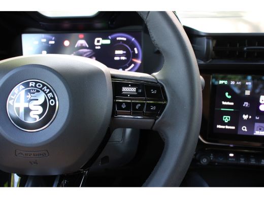 Alfa Romeo Junior Elettrica Speciale 54 kWh | ADAPTIVE CRUISE | LED | PARK SENS | CLIMA | APPLE CARPLAY/ANDROID AUT... ActivLease financial lease