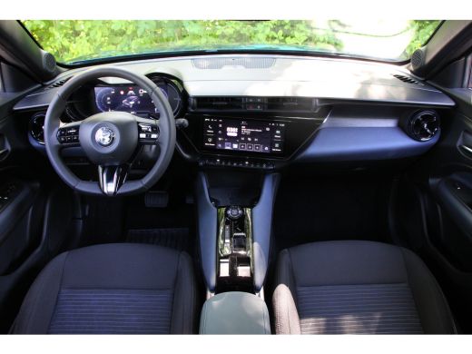 Alfa Romeo Junior Elettrica Speciale 54 kWh | ADAPTIVE CRUISE | LED | PARK SENS | CLIMA | APPLE CARPLAY/ANDROID AUT... ActivLease financial lease