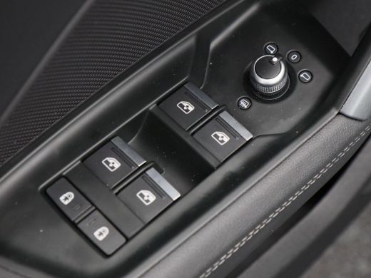Audi A3 Sportback 45 TFSi e 272 Pk S-Line Competition | Stoelverwarming | Trekhaak | Climatronic | CarPla... ActivLease financial lease