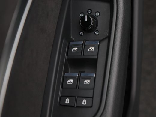 Audi e-tron 55 quattro Business edition Plus 95 kWh 409 Pk | S-Line Interieur | Afneembare Trekhaak | Head-Up... ActivLease financial lease