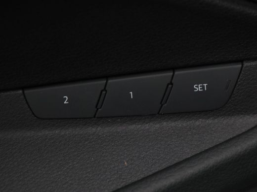 Audi e-tron 55 quattro Business edition Plus 95 kWh 409 Pk | S-Line Interieur | Afneembare Trekhaak | Head-Up... ActivLease financial lease