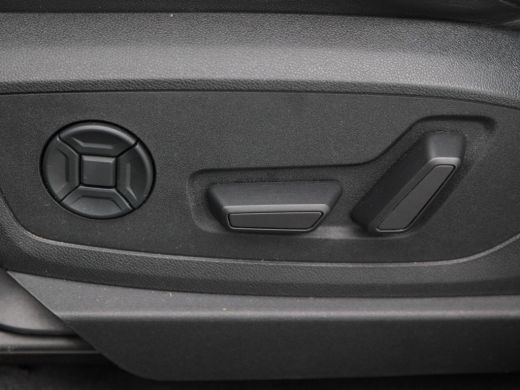 Audi e-tron 55 quattro Business edition Plus 95 kWh 409 Pk | S-Line Interieur | Afneembare Trekhaak | Head-Up... ActivLease financial lease