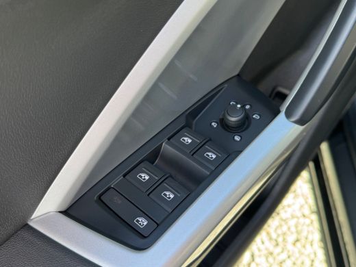Audi Q3 45 TFSI e 245PK BUSINESS EDITION PHEV LEDER/NAVICAMERA/CARPLAY/ELEKTR.KLEP ActivLease financial lease