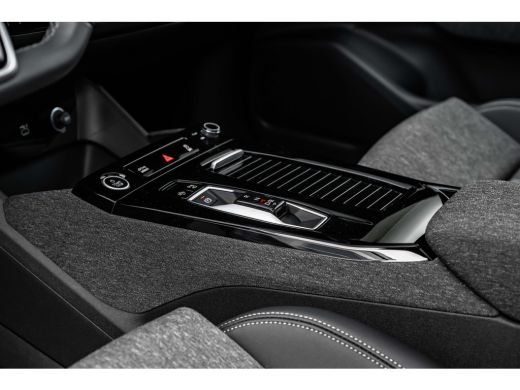 Audi Q6 e-tron S edition performance 100 kWh 306PK | Trekhaak | Panorama Dak | Elek.stoelen | 360 camera | Stoel... ActivLease financial lease