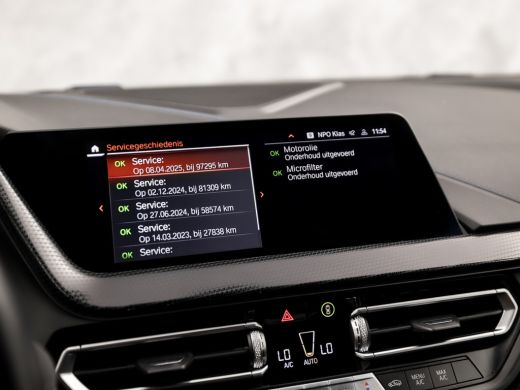 BMW 2 Serie 218 M Sport Automaat (M PAKKET, KUIPSTOELEN, 1e EIGENAAR, APPLE CARPLAY, GROOT NAVI, GETINT GLAS,... ActivLease financial lease