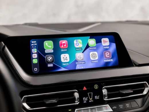 BMW 2 Serie 218 M Sport Automaat (M PAKKET, KUIPSTOELEN, 1e EIGENAAR, APPLE CARPLAY, GROOT NAVI, GETINT GLAS,... ActivLease financial lease