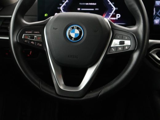 BMW i4 eDrive40 84 kWh | SOH 93,8% | Camera | Adaptive cruise | Climate control | Navigatie | DAB+ | Blu... ActivLease financial lease
