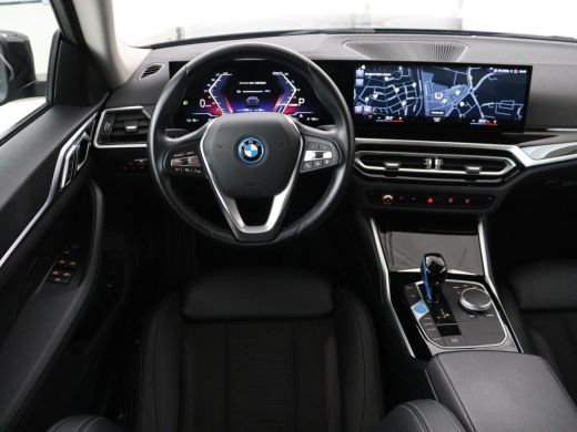BMW i4 eDrive40 84 kWh | SOH 93,8% | Camera | Adaptive cruise | Climate control | Navigatie | DAB+ | Blu... ActivLease financial lease