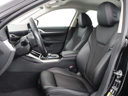BMW i4 eDrive40 84 kWh | SOH 93,8% | Camera | Adaptive cruise | Climate control | Navigatie | DAB+ | Blu... ActivLease financial lease