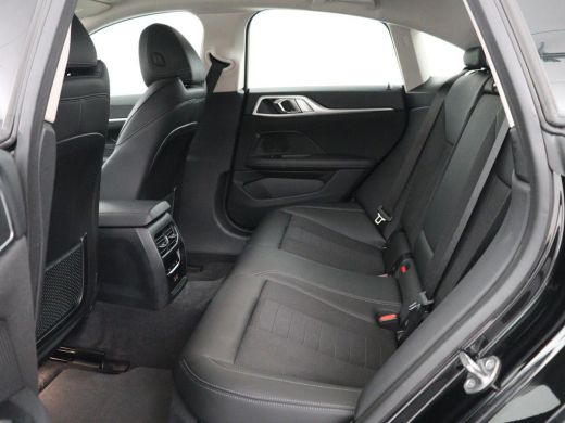 BMW i4 eDrive40 84 kWh | SOH 93,8% | Camera | Adaptive cruise | Climate control | Navigatie | DAB+ | Blu... ActivLease financial lease