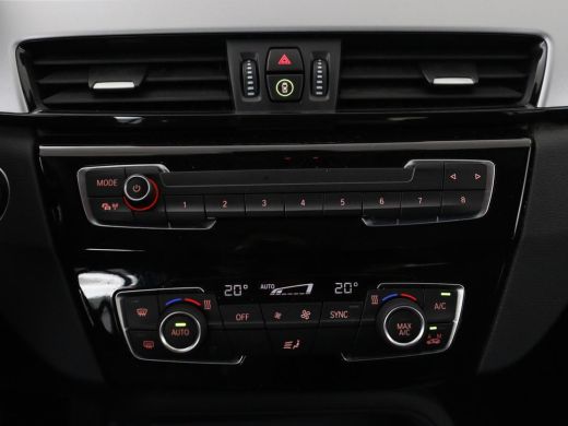BMW X1 xDrive25e | Panaramadak | Camera | Cruise control | Climate control | Buetooth | Navigatie | DAB+ ActivLease financial lease