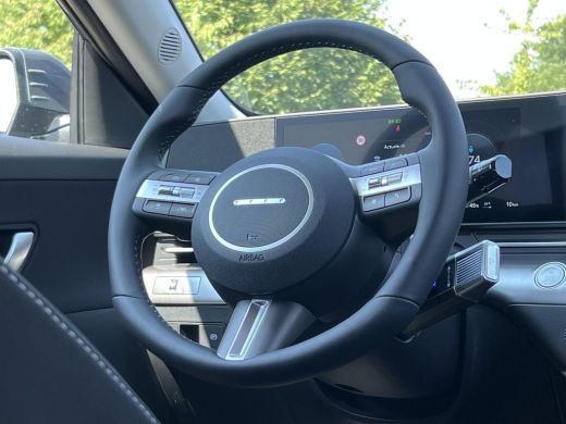 Hyundai Kona Long Range Pure Edition 64.8 kWh | Comfort Pack | WK Deal | | Uit voorraad leverbaar! | Achteruit... ActivLease financial lease