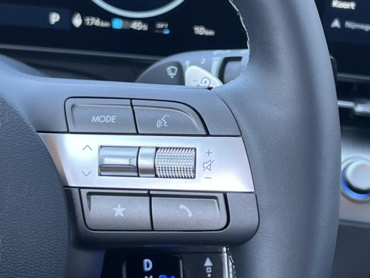 Hyundai Kona Long Range Pure Edition 64.8 kWh | Comfort Pack | WK Deal | | Uit voorraad leverbaar! | Achteruit... ActivLease financial lease