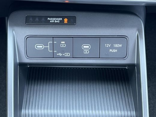 Hyundai Kona Long Range Pure Edition 64.8 kWh | Comfort Pack | WK Deal | | Uit voorraad leverbaar! | Achteruit... ActivLease financial lease